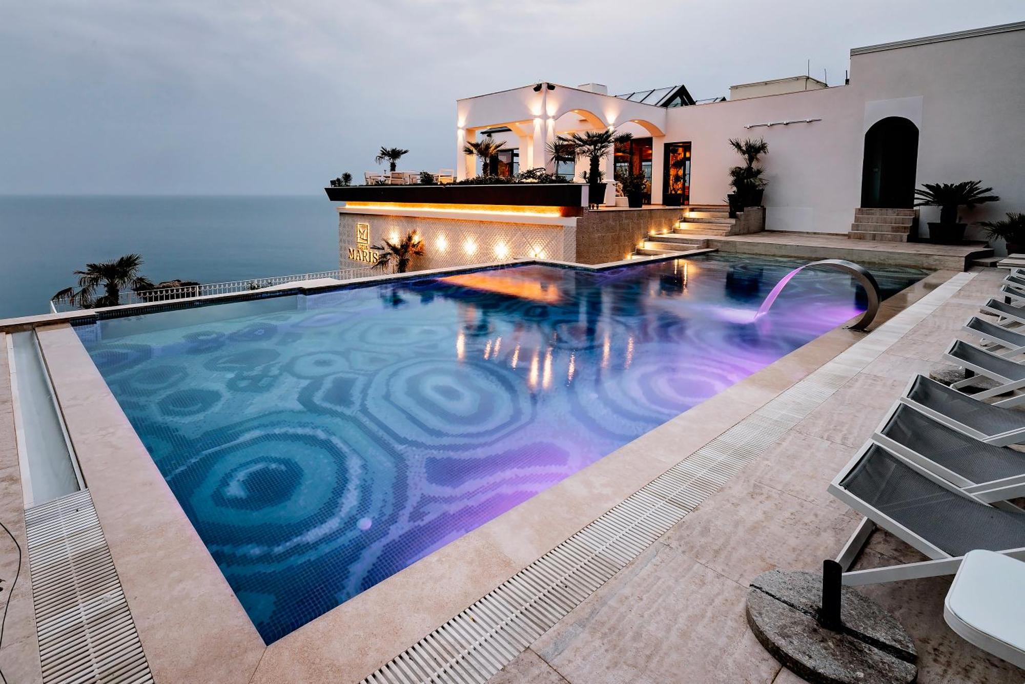 Hotel Maris Ulcinj Buitenkant foto